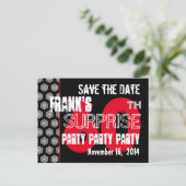 Moderne Save the Date 60. ÜBERRASCHUNG Geburtstag  Ankündigungspostkarte (Stehend Vorderseite)