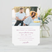 Moderne schicke Lilac-Hochzeit mit Lila und weißem Einladung (Stehend Vorderseite)