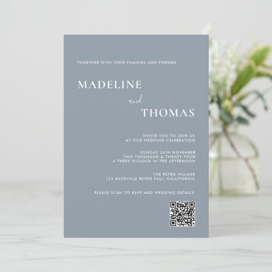 Moderne schicke Typografie Dusty Blue Foto Wedding Einladung (Stehend Vorderseite)