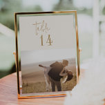 Moderne schicke Vintag Gold 12x18" Foto Tischnumme<br><div class="desc">Diese modernen schicken Vintagen 12x18" Foto Tischnummern sind perfekt für eine einfache Hochzeit. Das neutrale Boho-Design zeichnet sich durch eine einzigartige und stilvolle böhmische Typografie in minimaler Gold- und Elfenbeinfarbe aus. Die Karte druckt auf der Vorder- und Rückseite (beidseitig). Personalisieren Sie jede Karte mit einem anderen Foto zum Thema Verlobung...</div>