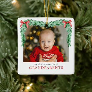 Moderne Schleife Erstes Weihnachten als Großeltern Keramikornament