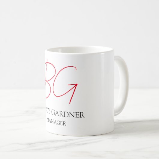 Moderne schlicht-minimalistische rote Monogramm-In Kaffeetasse (VorderseiteRechts)