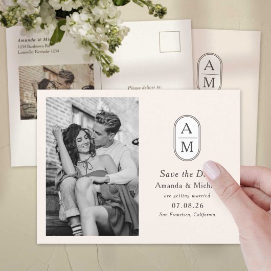 Moderne, schlichte beige Initialen, Fotos Save the Ankündigungspostkarte