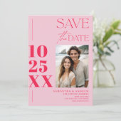 Moderne schlichte, fette Schrift Retro rosa Hochze Save The Date (Stehend Vorderseite)