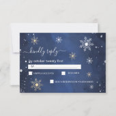 Moderne Schneeflocken Winter Navy und Gold RSVP Karte (Vorderseite)