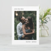 Moderne Schreibmaschine | Schwarzweiß und QR-Code Save The Date (Stehend Vorderseite)