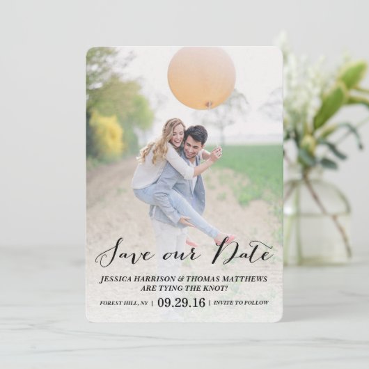 Moderne Schrift | Benutzerdefiniertes Foto Rette u Save The Date (Stehend Vorderseite)