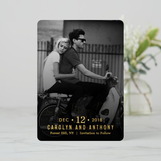 Moderne Schrift | Benutzerdefiniertes Foto Save th Folieneinladung (Stehend vorne)