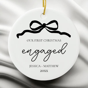 Moderne Schrift Bogen Erste Weihnachten Verlobt Fo Keramik Ornament