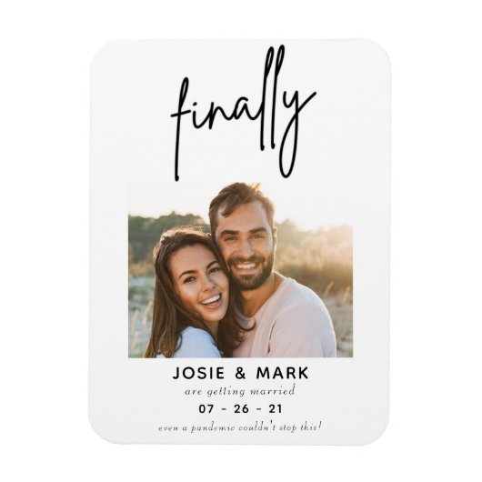 Moderne Schrift endlich Foto Save the Date Magnet (Vertikal)