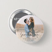 Moderne Schrift Foto Hochzeit Save-the-Date Erinne Button (Vorne & Hinten)