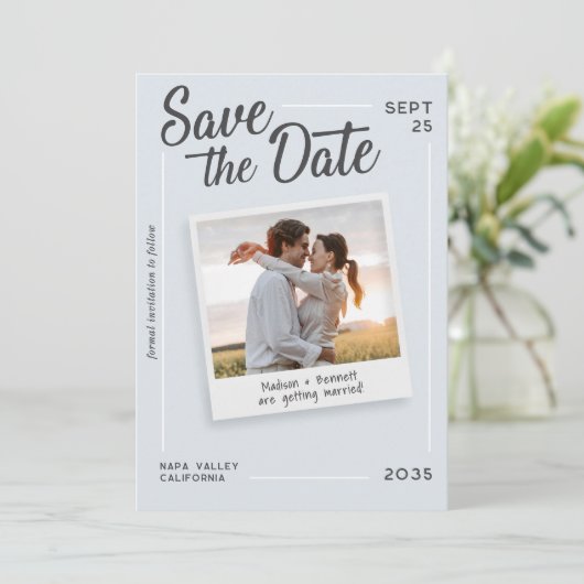 Moderne Schrift Save the Date Retro-Foto-Hochzeit (Stehend Vorderseite)