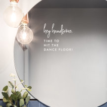 Moderne Schrift trifft auf den Dance Floor Wedding