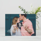 Moderne Schrift und dann gab es drei Schwangerscha Ankündigung (Stehend Vorderseite)