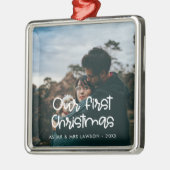 Moderne Schrift Unser erstes Weihnachtsfest-Foto Ornament Aus Metall (Links)