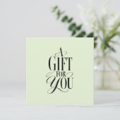 Moderne Schriftart Grün QR-Code Geschenkgutschein (Stehend Vorderseite)