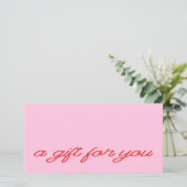 Moderne Schriftart Pink QR-Code-Geschenkgutschein (Stehend Vorderseite)