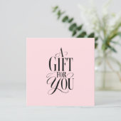 Moderne Schriftart Pink QR-Code-Geschenkgutschein (Stehend Vorderseite)
