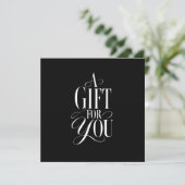 Moderne Schriftart Schwarz QR-Code-Geschenkgutsche (Stehend Vorderseite)