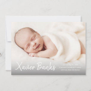 Moderne Schriftzug-Geburtsanzeige mit Babys Foto u Einladung