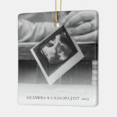 Moderne Schwangerschaft erwartet ultranales Baby-F Keramikornament (Links)