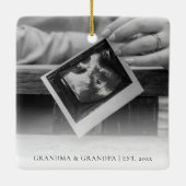 Moderne Schwangerschaft erwartet ultranales Baby-F Keramikornament (Rückseite)