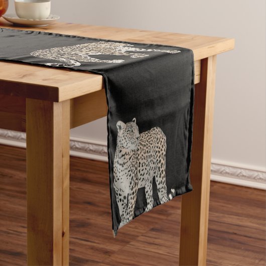 Moderne Schwarz-Glattleopard-Jungtiere Mittelgroßer Tischläufer (Beispiel)