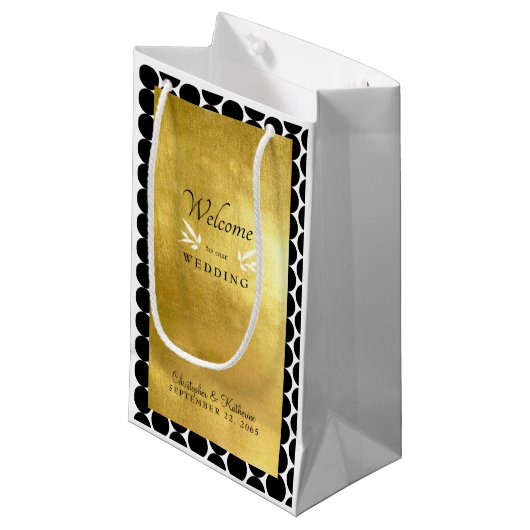 Moderne Schwarz & Gold Hochzeit Begrüßung Kleine Geschenktüte (Vorderseite Schrägansicht)