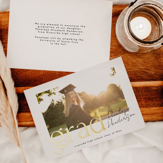 Moderne Schwarz-Gold-Klasse 2025 Abschluss Folieneinladung