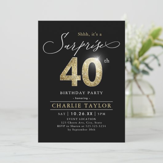Moderne schwarz-goldene Erwachsenenüberraschung 40 Einladung (Stehend Vorderseite)