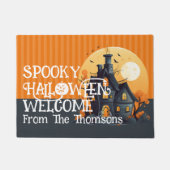 Moderne Schwarz Orange Spuk House Familie Fußmatte (Vorderseite)
