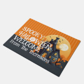 Moderne Schwarz Orange Spuk House Familie Fußmatte (Schrägansicht)