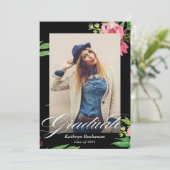 Moderne Schwarz-Rosa-Foto-Graduierungspartei Einladung (Stehend Vorderseite)