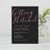 Moderne Schwarz & Rosa Hitched Einladung (Stehend Vorderseite)