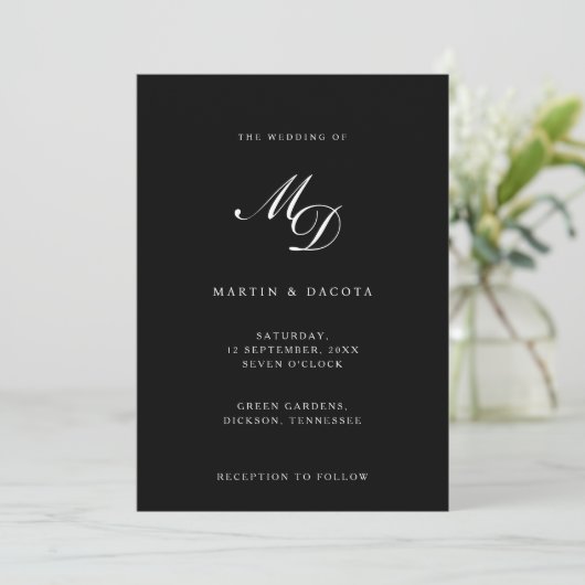 Moderne Schwarz-Script-Initials-Monogram-Hochzeit Einladung (Stehend Vorderseite)