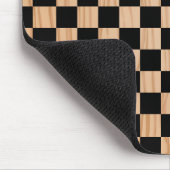 Moderne Schwarz- und Holz-Kunst im Quadratmuster Mousepad (Ecke)