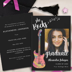 Moderne Schwarz-Weiß-Absolventenfoto rosa Gitarre Einladung