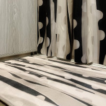 Moderne Schwarz-Weiß-Badewanne mit Badewanne