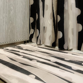 Moderne Schwarz-Weiß-Badewanne mit Badewanne Badematte