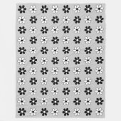 Moderne Schwarz-Weiß-Blume auf Lichtsilber Grau Fleecedecke (Vorderseite)