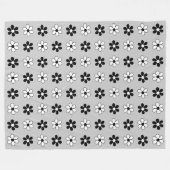 Moderne Schwarz-Weiß-Blume auf Lichtsilber Grau Fleecedecke (Vorderseite (Horizontal))