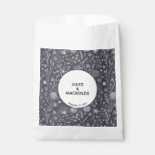 Moderne Schwarz-Weiß-Blumen Geschenktütchen (Vorderseite)