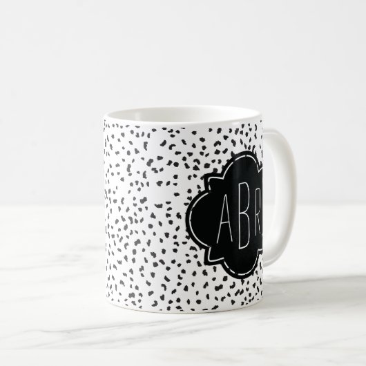 Moderne Schwarz-Weiß-Dalmatiner Mit Monogramm Kaffeetasse (VorderseiteRechts)