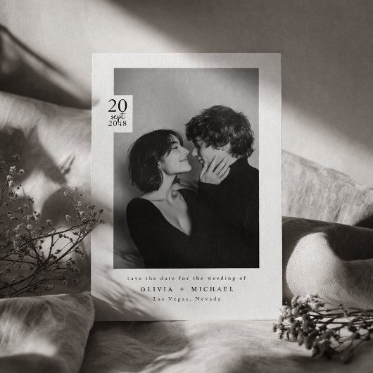 Moderne Schwarz-Weiß-Editorial-Foto Save-the-Date Save The Date