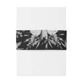 Moderne Schwarz-Weiß-Farbblumen-Monogramm Einladungsbanderole (Rückseitenbeispiel)