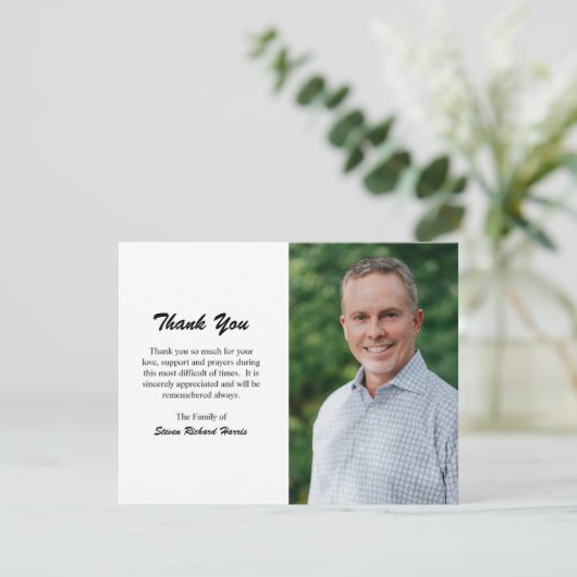 Moderne Schwarz-Weiß-Foto-Beerdigung Dankeskarte (Stehend Vorderseite)