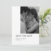 Moderne Schwarz-Weiß-Foto-Hochzeitstypografie Save The Date (Stehend Vorderseite)