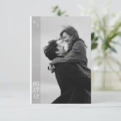 Moderne Schwarz-Weiß-Foto-QR-Code-Hochzeit Save The Date (Stehend Vorderseite)