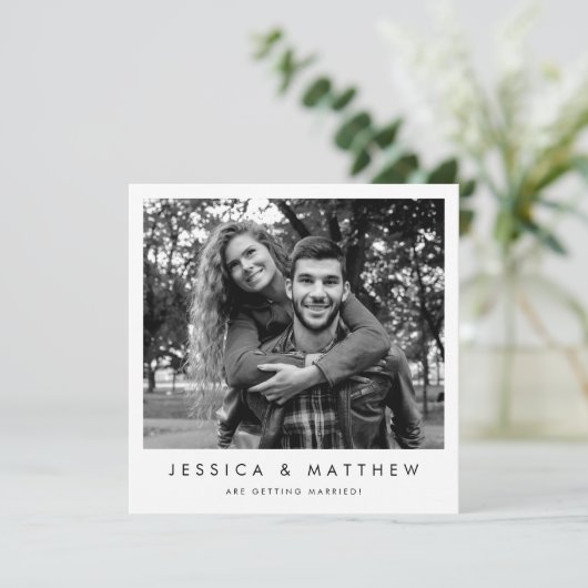 Moderne Schwarz-Weiß-Foto-Rahmen Save the Date (Stehend Vorderseite)