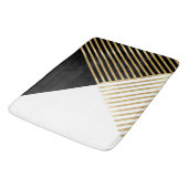 Moderne Schwarz-weiß geometrische Goldrapare Badematte (Schrägansicht)